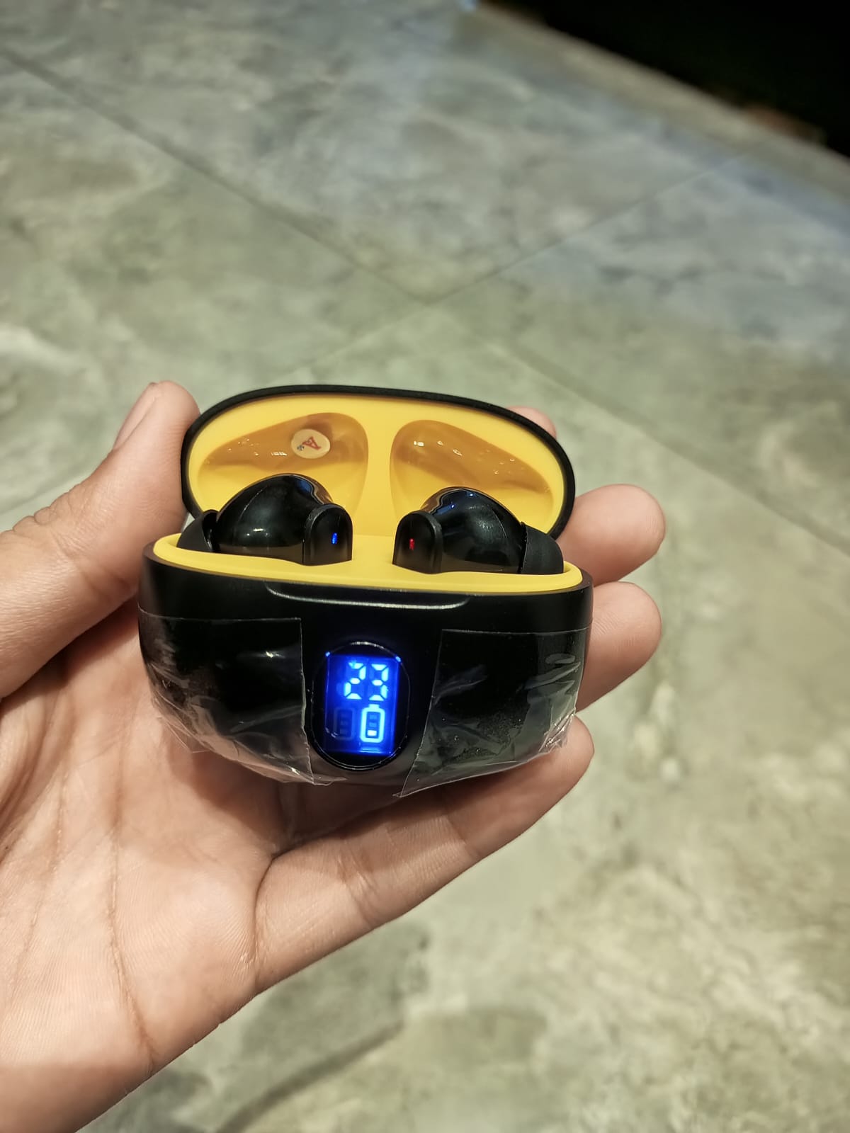 Smart Auraβ’ Wireless Earbuds β Bluetooth 5.3, Noise Cancellation & LED Display