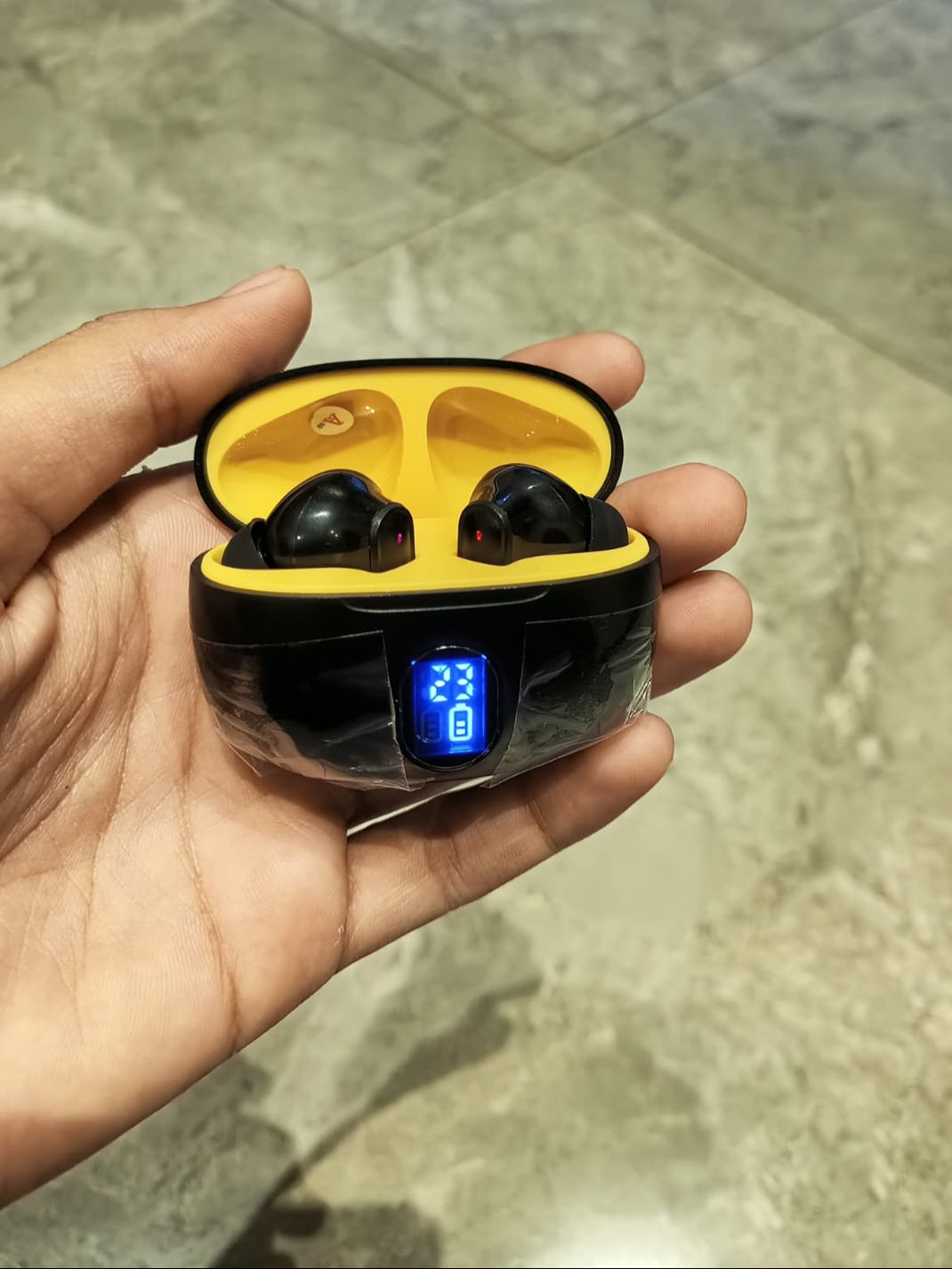 Smart Auraβ’ Wireless Earbuds β Bluetooth 5.3, Noise Cancellation & LED Display